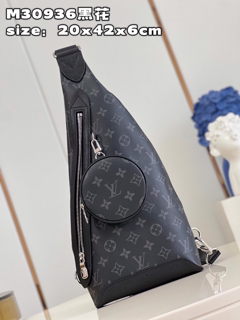 Túi Đeo Chéo LV Monogram Siêu Cấp Taiga Đen Size 42cm